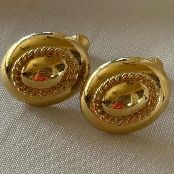 Vintage Gold Tone Rope Accent Textured Dome Screw Back Earrings Elegant - Picture 6 of 11